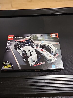 Sealed New in Box LEGO TECHNIC Formula E Porsche 99X Electric 42137