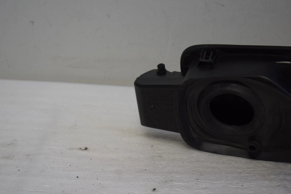 2017-2018 奥迪 A4 燃料口袋插入工厂原始设备制造商 — 第 2/4 张图片