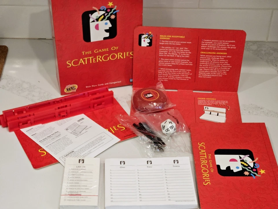 NEW In Open Box Vintage 2003 THE GAME OF SCATTERGORIES Family Board Game - Image 4 of 4