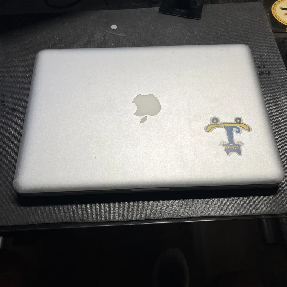 Macbook Pro 13" (early 2011) Bundle with Magsafe charger - No OS - Image 2 of 4