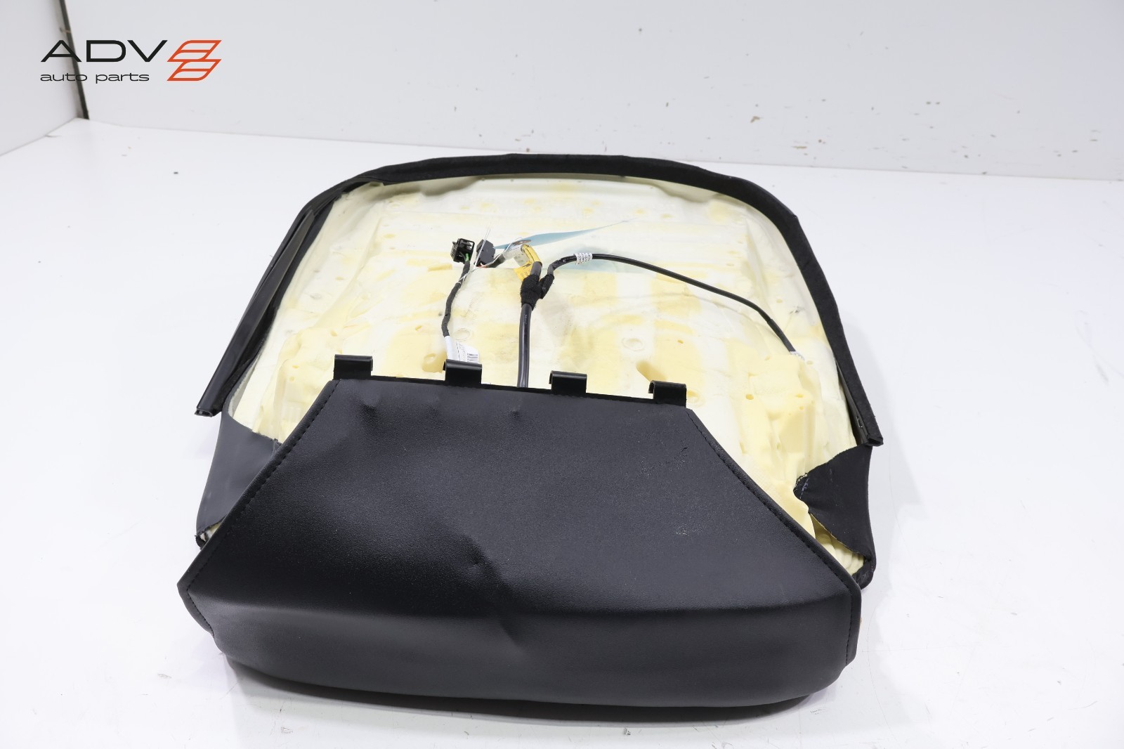 2014 - 2017 BMW i8 I12 COUPE FRONT RIGHT PASSENGER SIDE SEAT LOWER CUSHION OEM