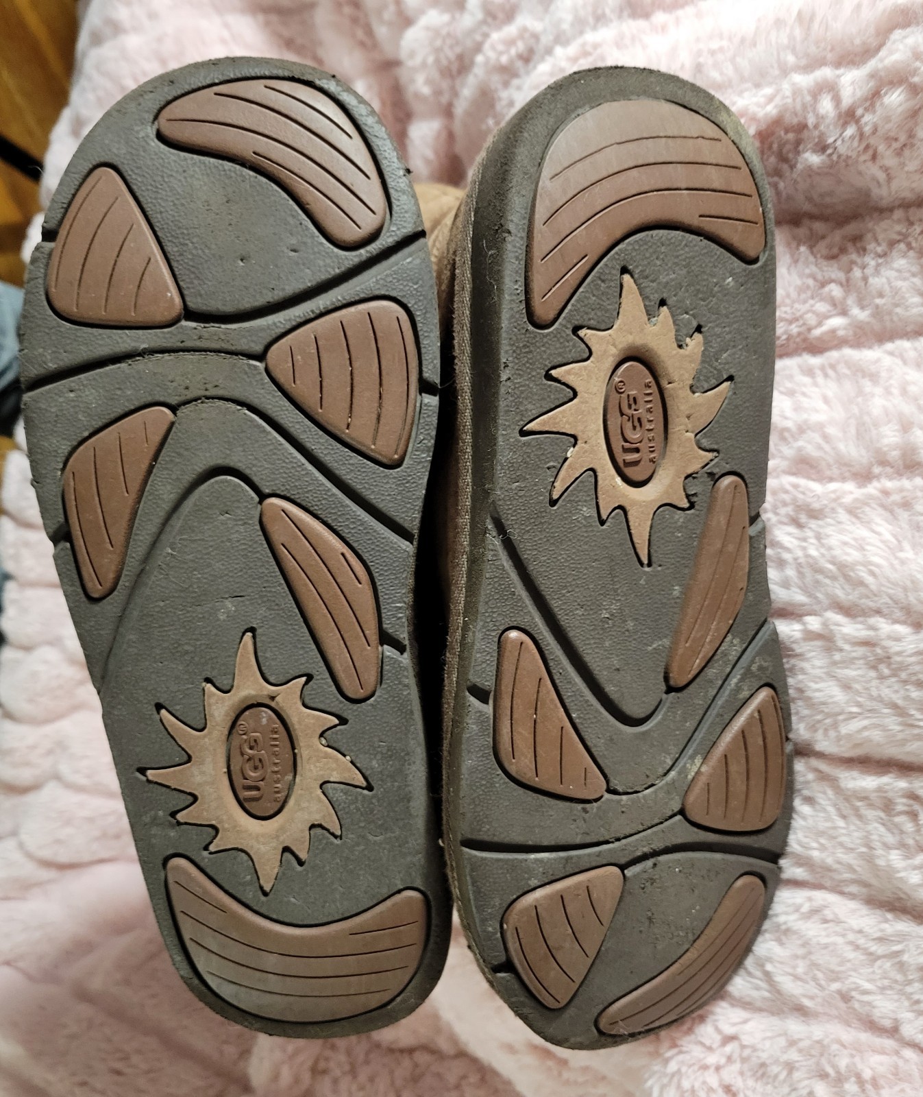 Suede UGGS - image 3