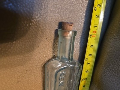 Dr King's New Discovery HE Bucklen & Company Chicago Illinois Vintage Bottle