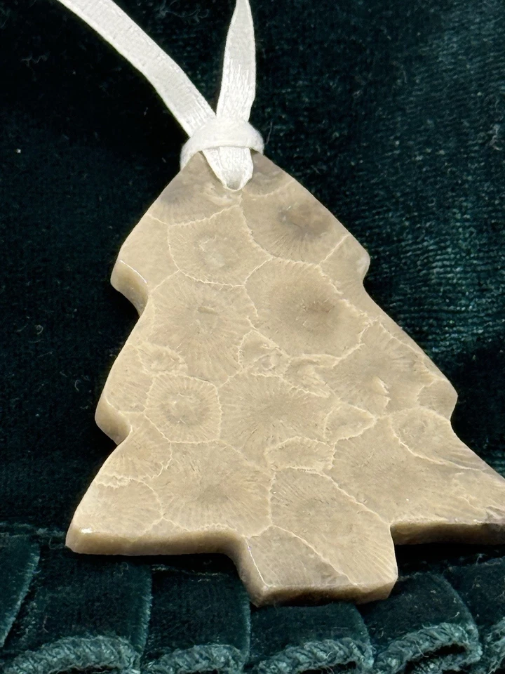 Piedra Petoskey adorno de Navidad forma de árbol pulido roca coral fosilizada 2,5"" Foto 2 de 4