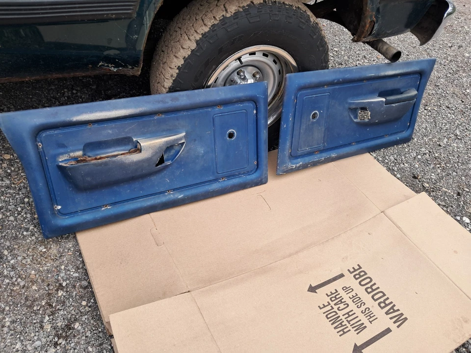 Dodge Plymouth D100 D200 D300 1972-1974 camioneta Ramcharger paneles de puerta delantera azules Foto 2 de 4