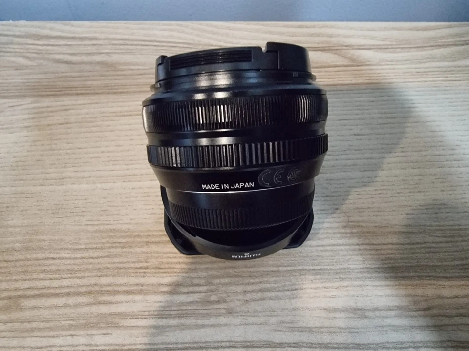 NEAR MINT Fujifilm Fujinon XF18mm F2 R Lens - image 4 of 4