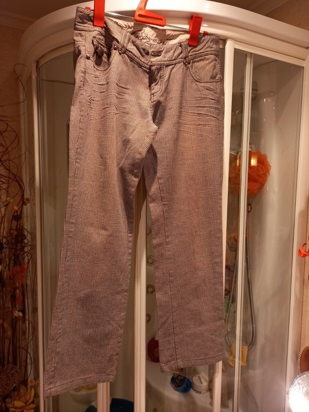 Pantalon marca Cacly Esprit Tipo Príncipe gales color gris a cuadros Talla 40
