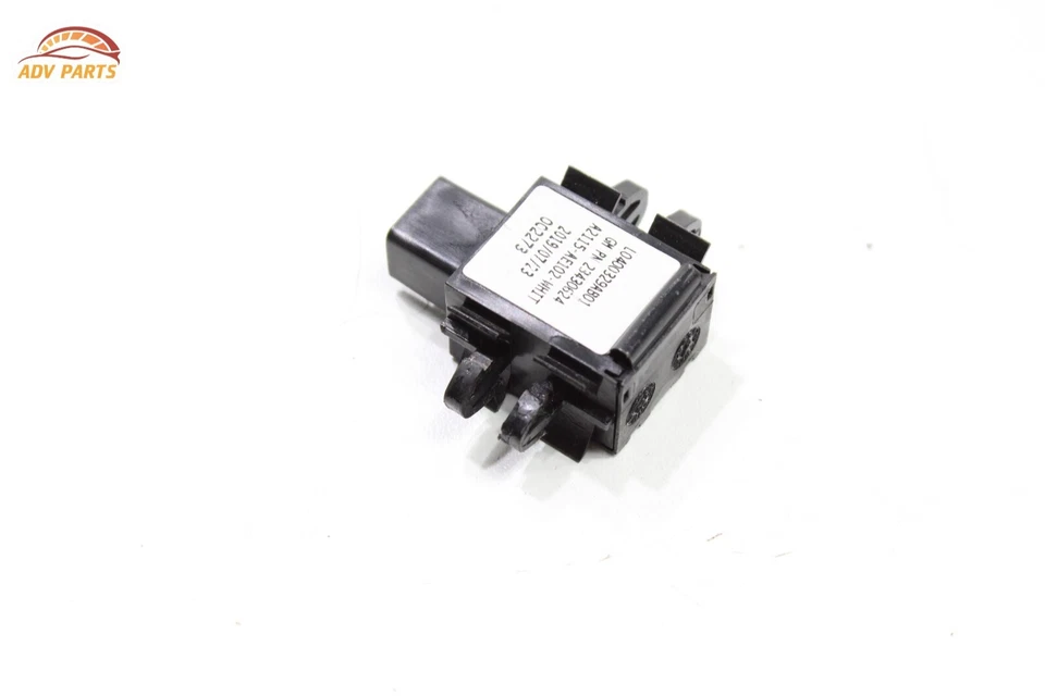 2015 - 2020 CHEVROLET TAHOE FRONT FLOOR FLOOD LIGHT LAMP OEM - Image 3 of 4