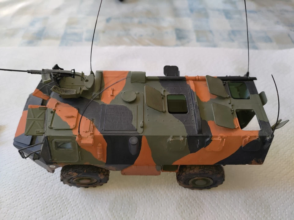 1/35 autoblindo trasporto truppe Renault VAB montato e dipinto - Immagine 4 di 4