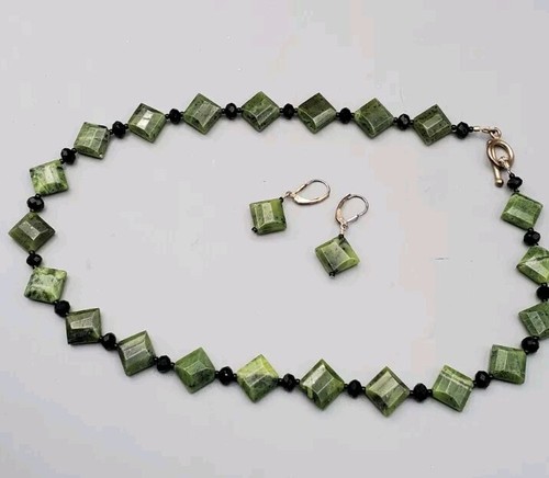 Faceted Green Diamond Shaped Jade With Onyx Necklace & Earrings SS Toggle - Picture 2 of 14