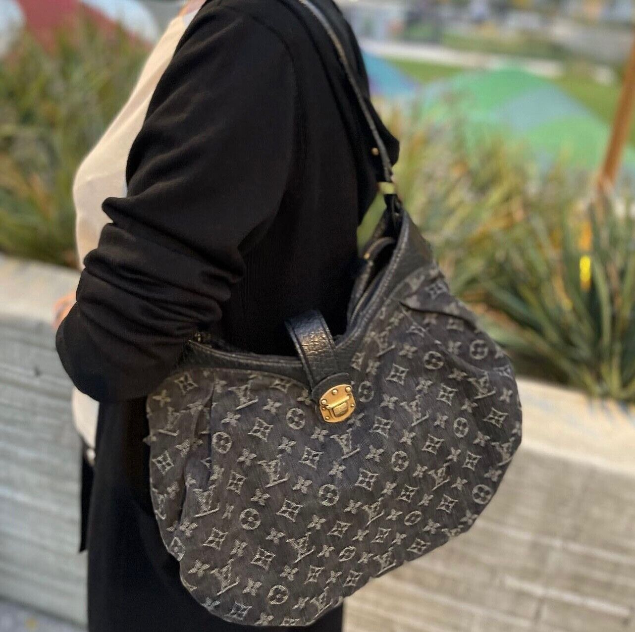 louis vuitton purses for women black