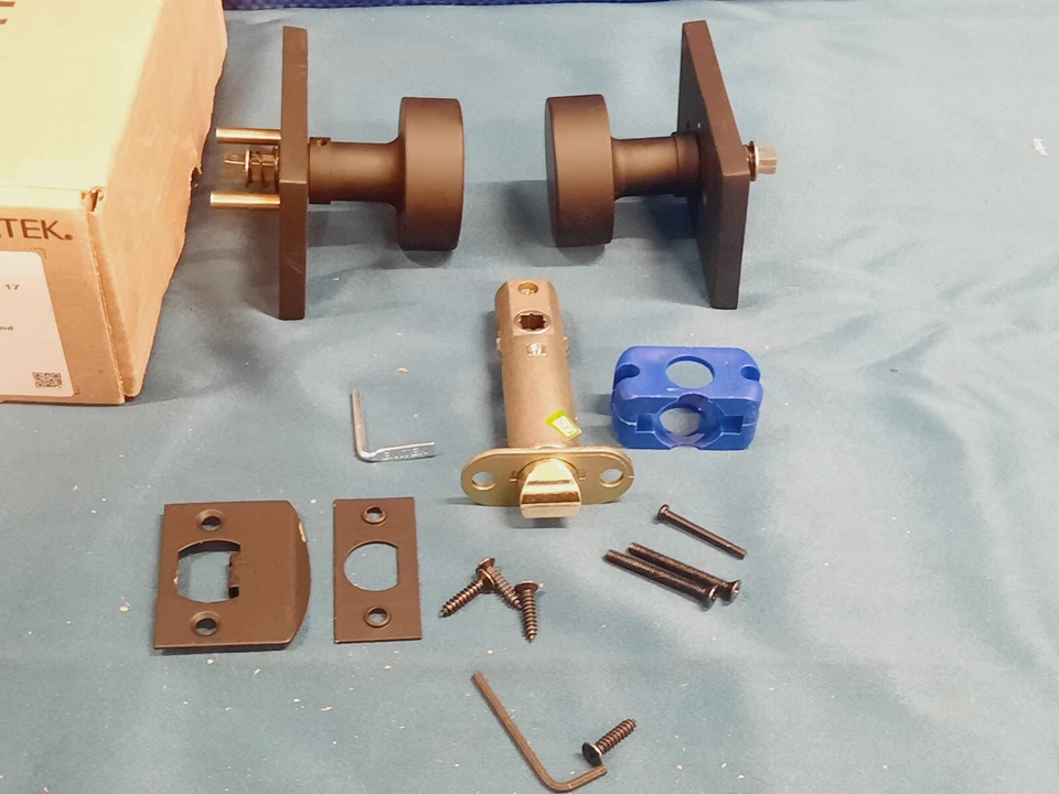 Emtek 5212ROUUS19 Privacy, Rectangular Rosette, Round Knob Flat Black *READ* - Image 3 of 4