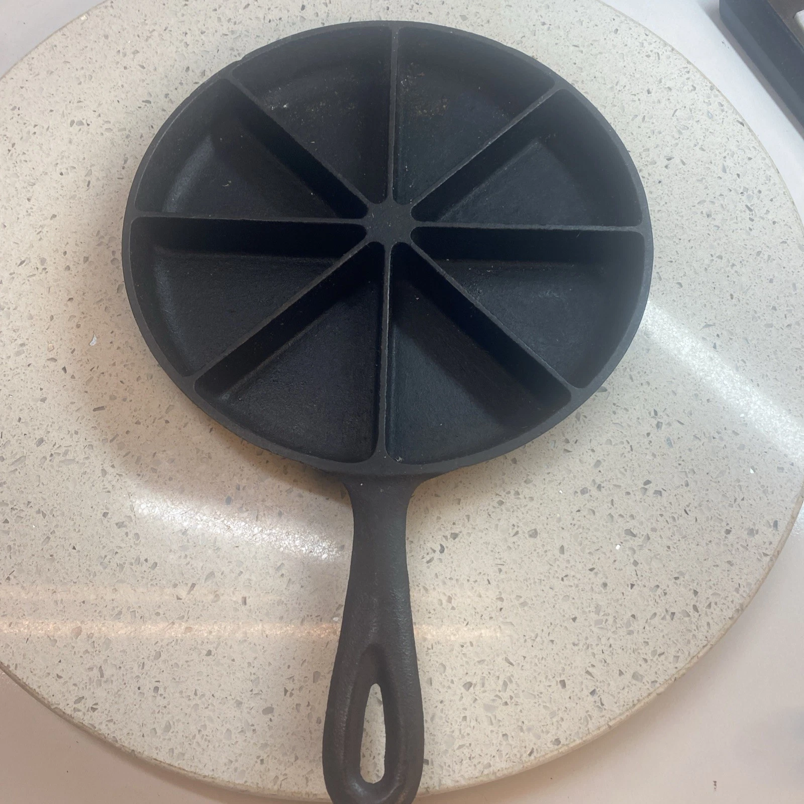 Vintage Cast Iron corn bread skillet 8-slice-- Made In USA