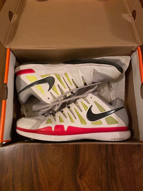 hot pink nike tennis shoes