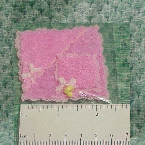 Dollhouse Hooded Towel - Baby's Bath MAX2-P Rubber Duckie pink By Barb Miniature - Picture 2 of 4