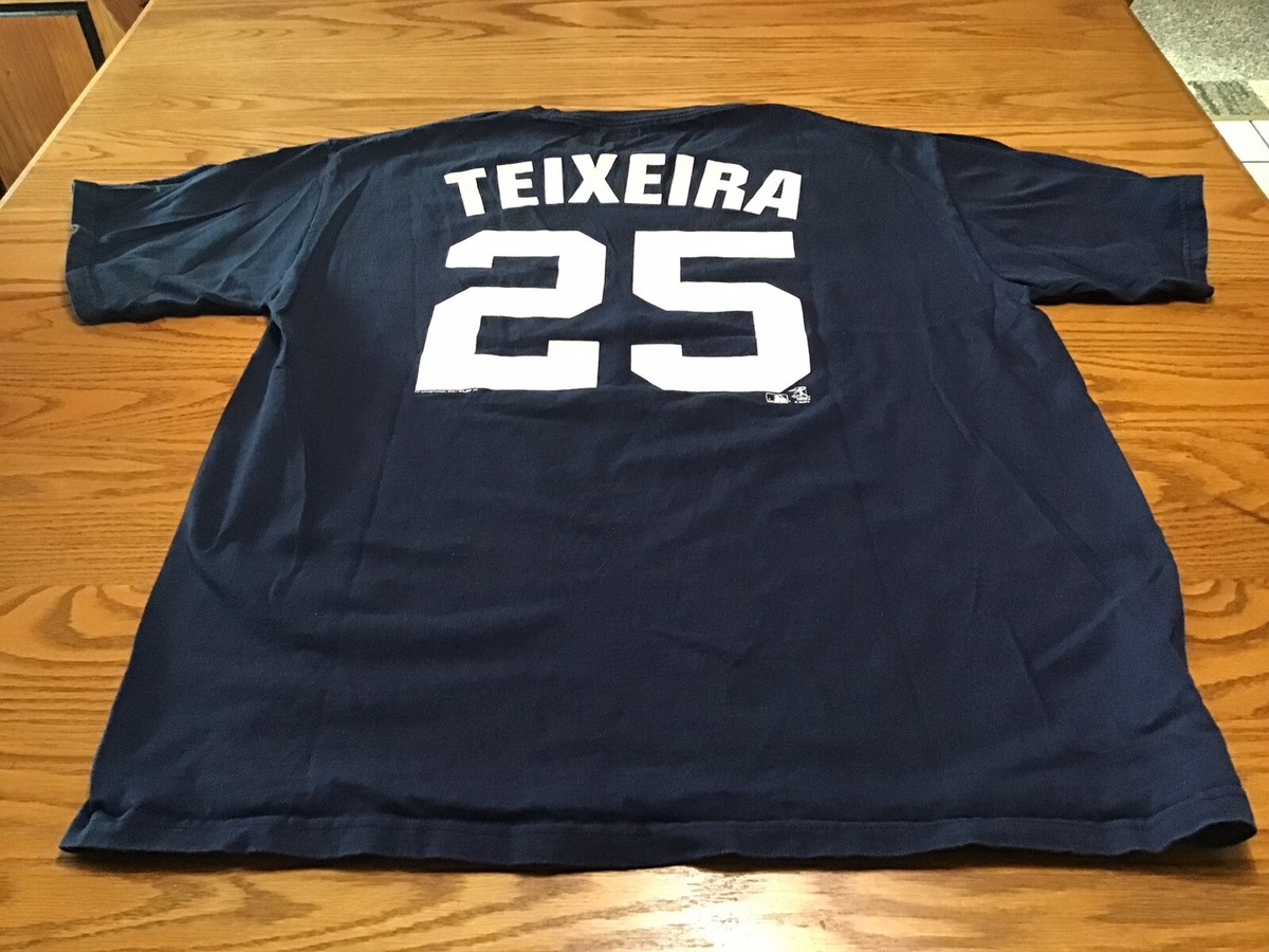 Bate de béisbol y pelota con el logotipo de los Yankees de Nueva York
