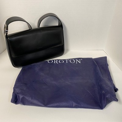 Oroton Smooth Leather Shoulderbag Purse   Black   Metal Accent   Dust Bag