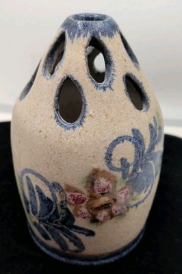 Berkshire Finger Vase Fluer de Lis