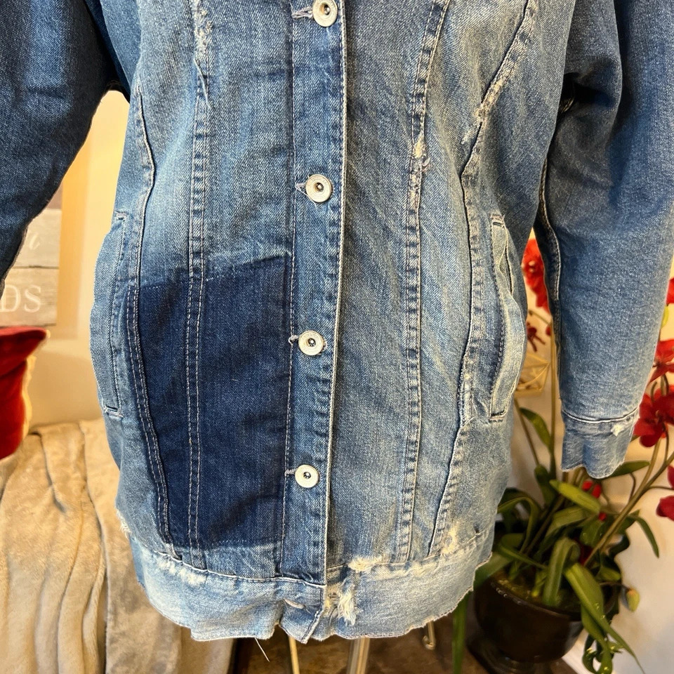 Jaqueta jeans ZARA Trafaluc denimear streetwear com forro Sherpa tamanho pequeno - Imagem 3 de 4