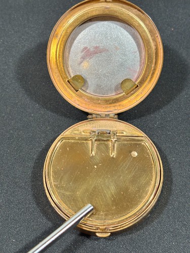 Vintage Compact Mirror Cosmetic Case - Dancing Couple Motif - Foto 12 di 15