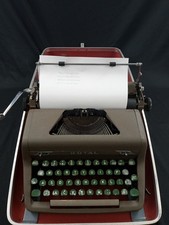 Vintage 1950s Royal Quiet De Luxe Portable Typewriter & Case Ser. No. AG-2375966 thumbnail