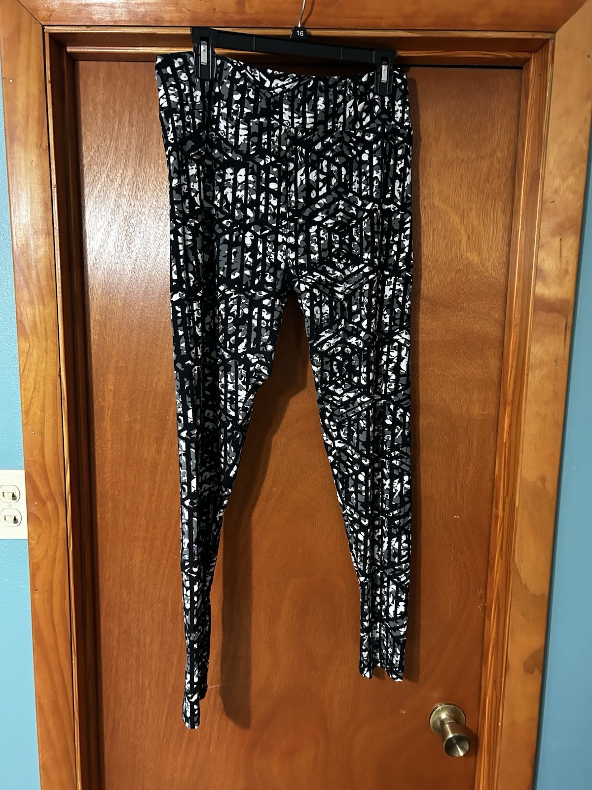 LuLaRoe Tall And Curvy Leggings Black And White Pattern