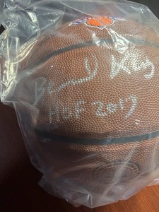 New York Knicks Bernard King Wilson Auto  Certified