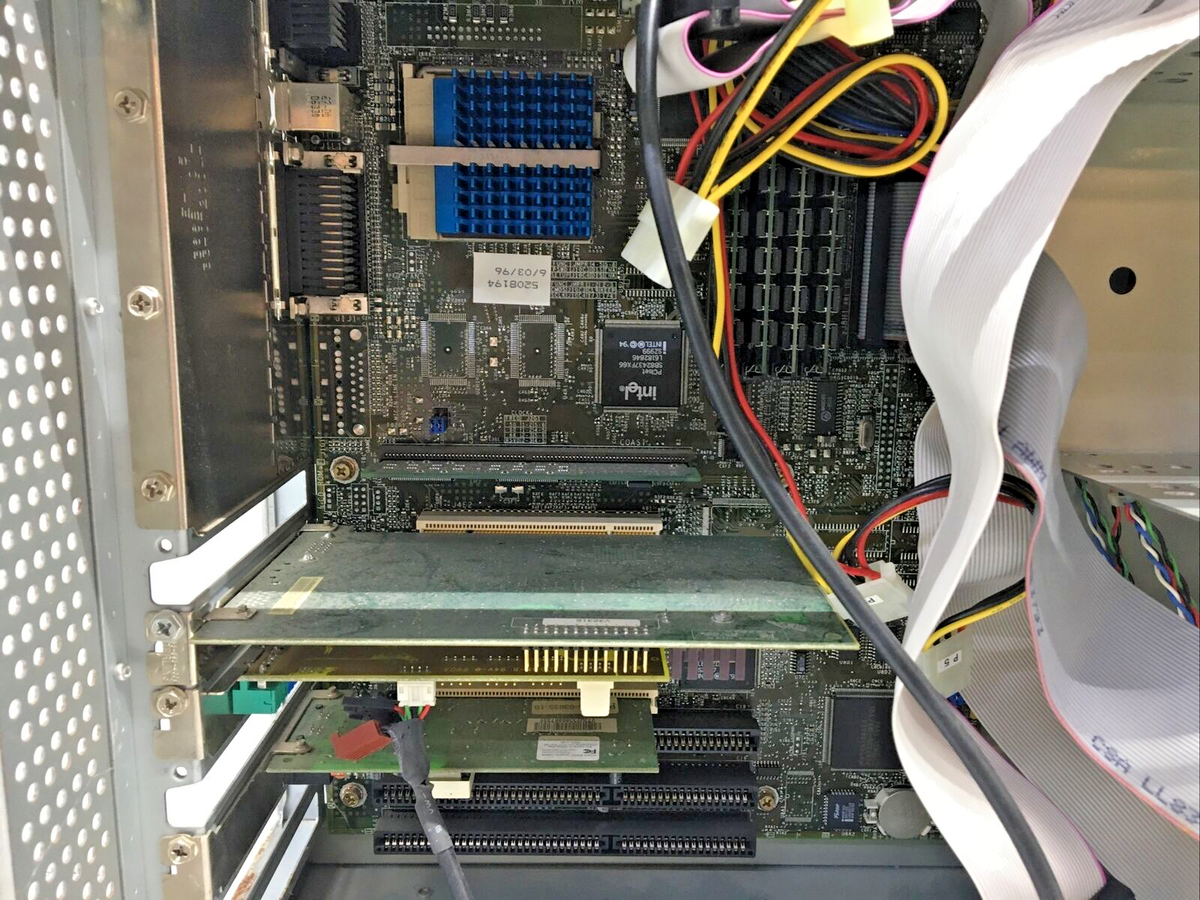 Vintage GATEWAY 2000 P5-120 ATX Tower Computer CD/3.5