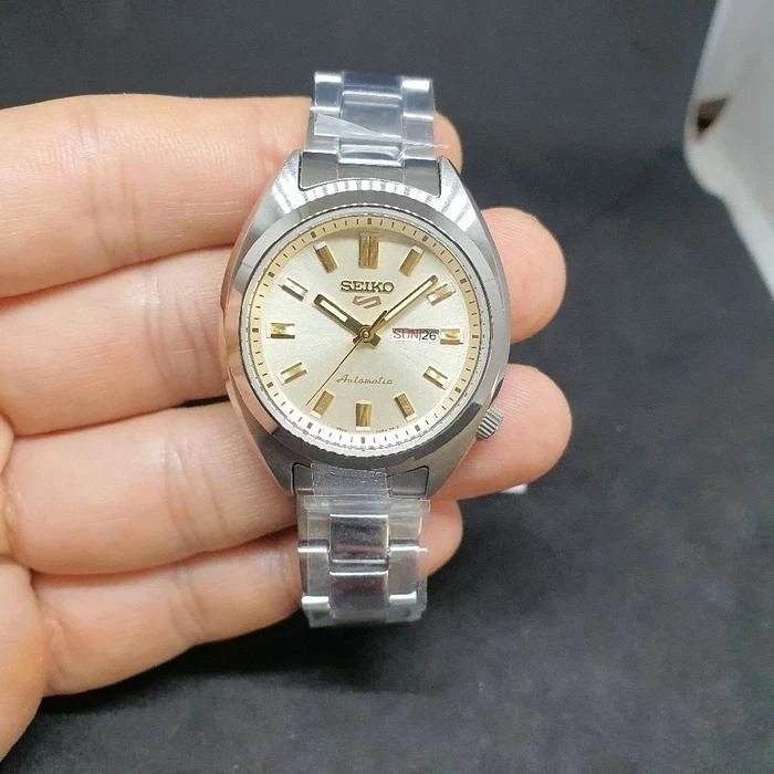 Reloj para mujer Seiko 5 SRE023K1 automático esfera crema acero inoxidable