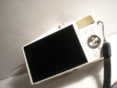 Panasonic LUMIX DMC-GF6 16.0MP White w/ LUMIX G f/1.7/20 ASPH G 20