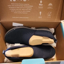 BZees Women's Glee Slip On Shoes 7 M Navy NEW w Box