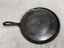 Antique Wapak #9 Cast Iron Round Griddle - Very Good Condition