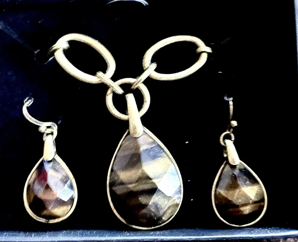 Avon Imitación Lg Pera Ojo de Tigre Largo Ajustable Collar Colgante Pendiente Conjunto de Regalo Nuevo en Caja Foto 2 de 4