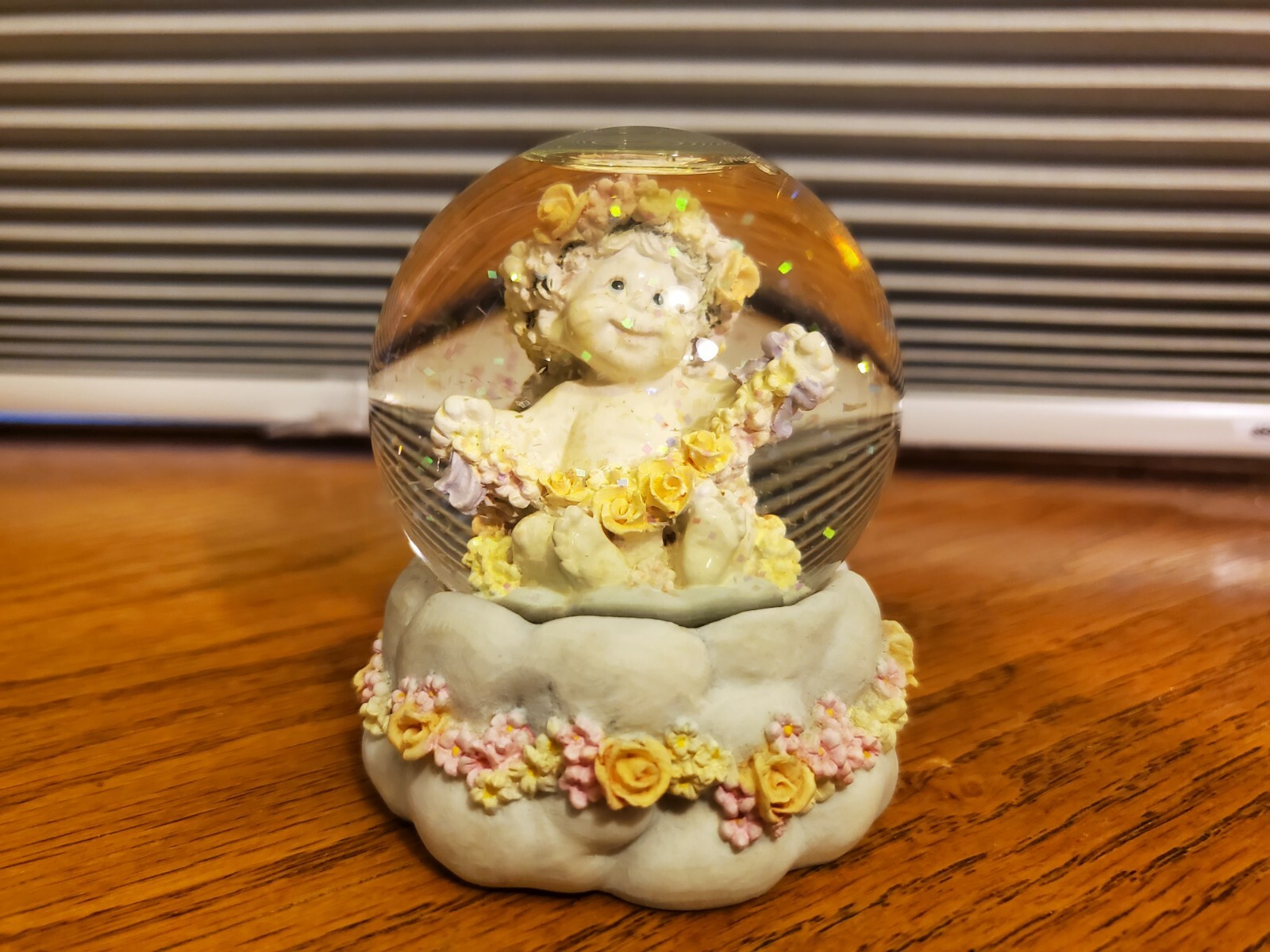 Vintage Dreamsicles Snow Globe, Westland D6509 Baby Angel Flowers