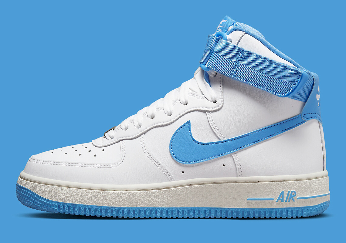 Женские кроссовки Nike Air Force 1 High OG QS UNC University сине-белые DX3805-100