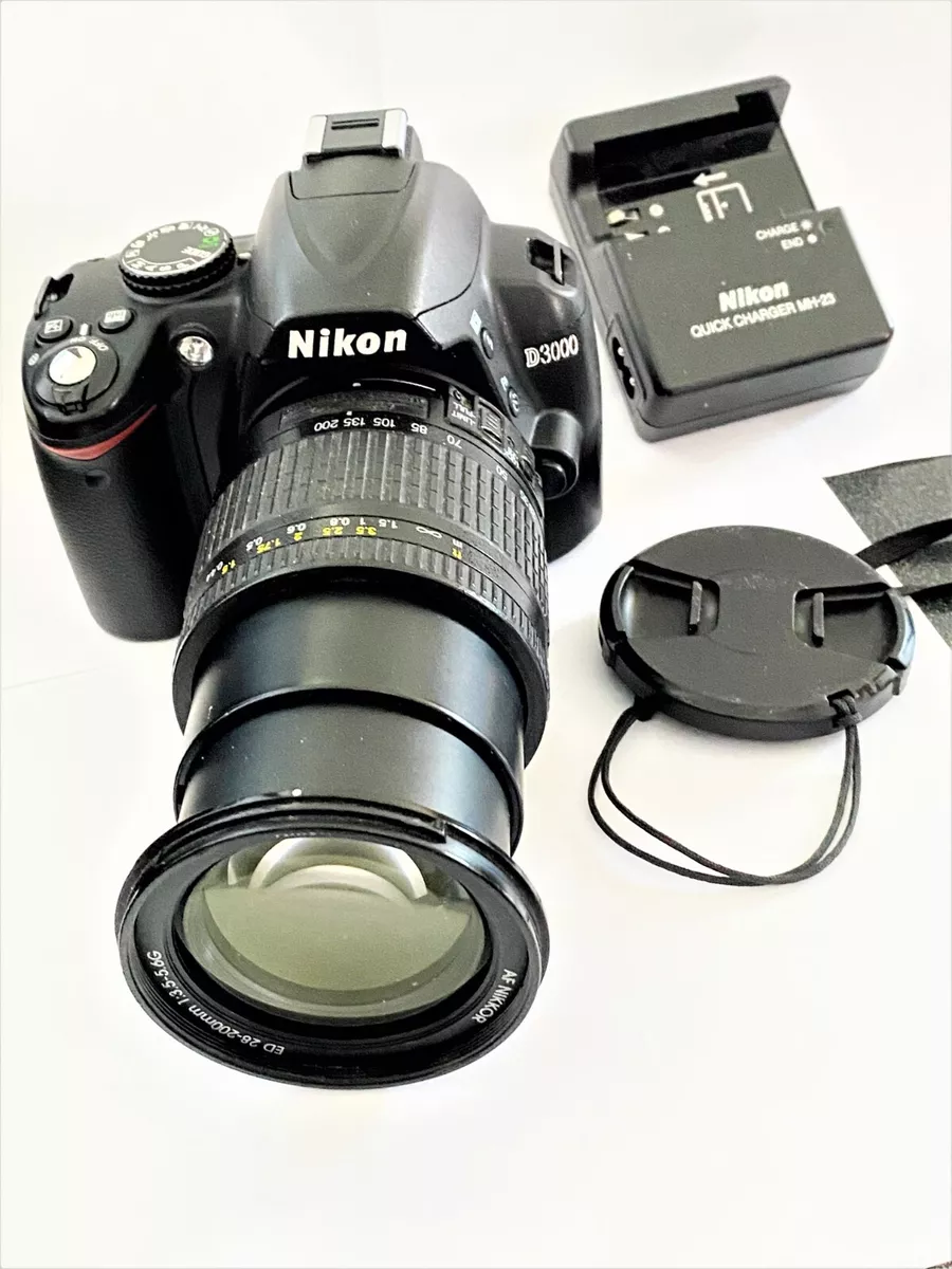 Nikon D3000 With Nikon ED 28-200 ZOOM LENS !