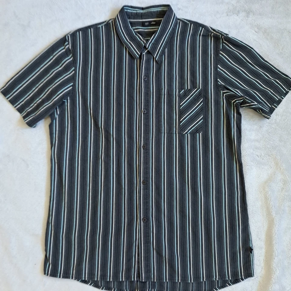 Camisa Rusty Para Hombre Grande Manga Corta Bolsillo Rayas Abotonada Patinador Surfista Y2K Foto 2 de 4