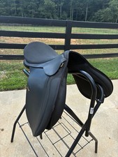 WinTec  all-purpose,black saddle 5in gullet 17in seat. Very good condition