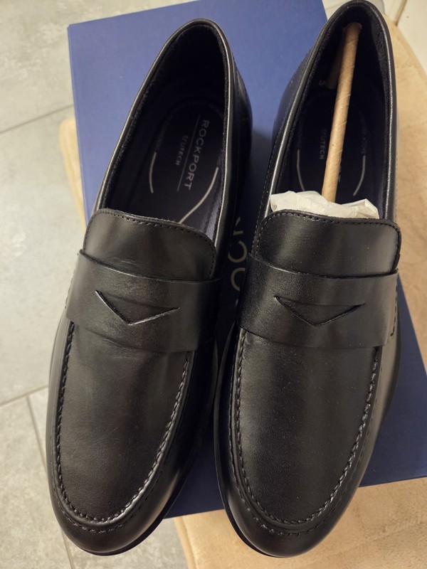 Rockport Sutton Black Penny Loafers brand new In box 9.5 M
