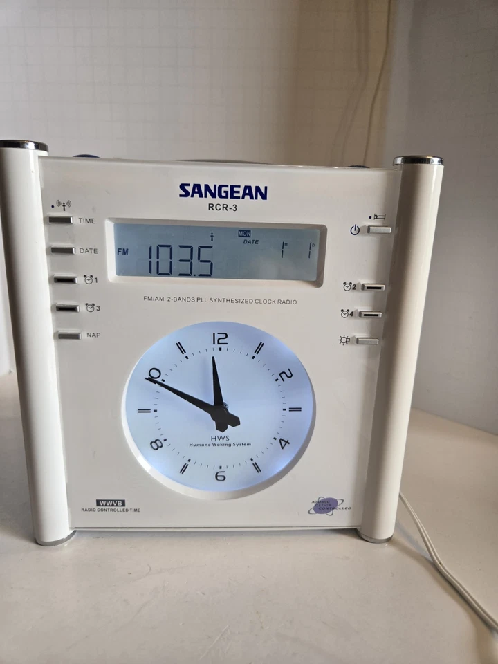 Sangean RCR-3 AM/FM Atomic Digital/Analog Clock Radio - White. Very Nice - Image 3 of 4