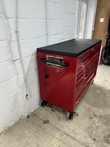 Snap on Tool Box 55inch Roll Cab KRA2422 in Red with 2 keys (New/used condition) - Picture 2 of 5