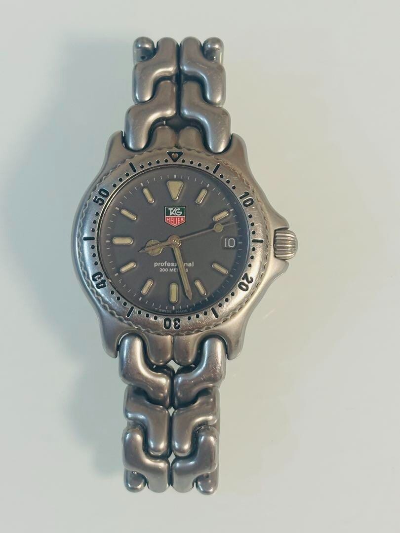 Tag Heuer Watch Quartz 26mm Men's Gray Dial Swiss Made Round Tag Heuer Watch Quartz 26mm Men's Gray Dial Swiss Made Round