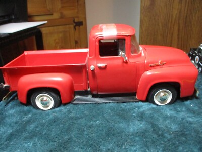 ERTL 1956 Ford F-100 Pickup Truck in Red Diecast 1/18 Scale