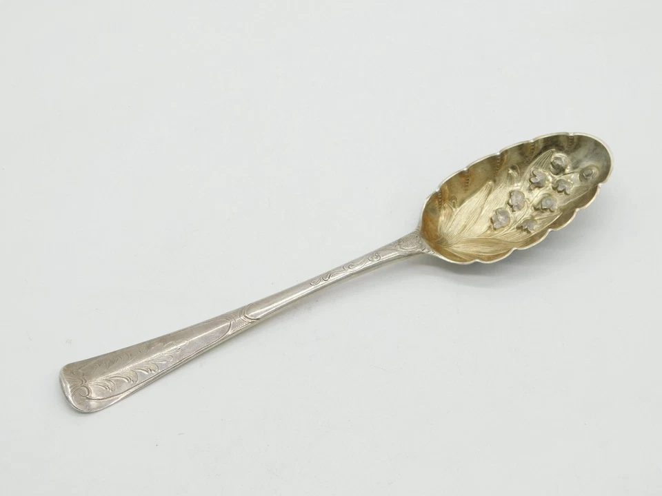 Antigua cuchara de postre George III irlandesa de plata esterlina con patrón de bayas 1761 Dublín Foto 4 de 4