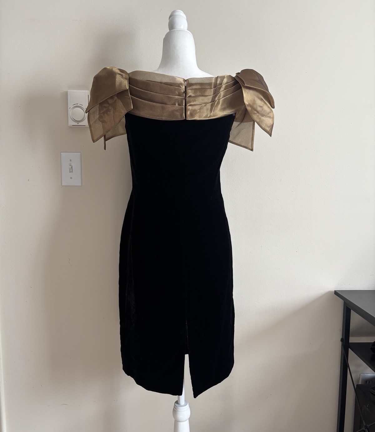 black 80s prom dress Vintage Velvet Metallic Gold Bow… How to Wear Black occasion-Game Day Size:US16 - Preorder It is made of