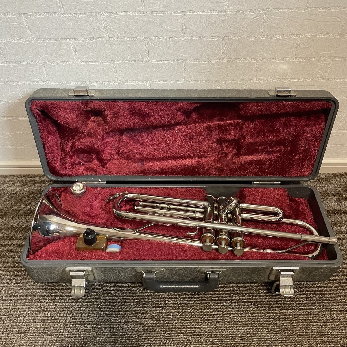 YAMAHA YTR-136 Trumpet Silver Color with Hard Case Mouthpiece