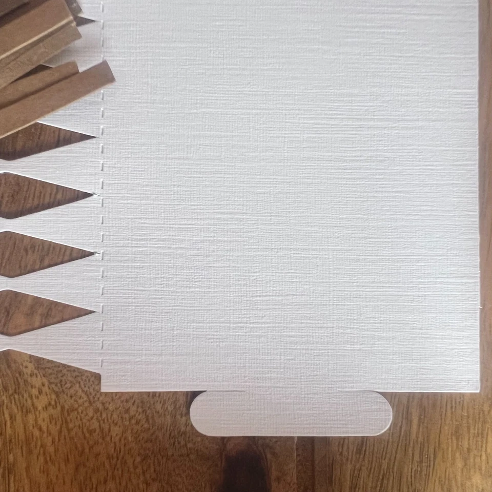 Make your own Christmas Crackers Kit White Linen Eco Friendly Card Pulls Hats - Image 3 of 4