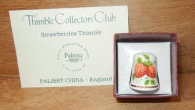 THIMBLE COLLECTORS CLUB 'STRAWBERIES' THIMBLE PALISSY-CHINA ENG. BOX Free SHIP