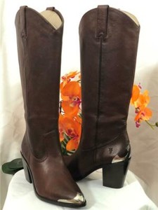 frye faye metal plate pull on