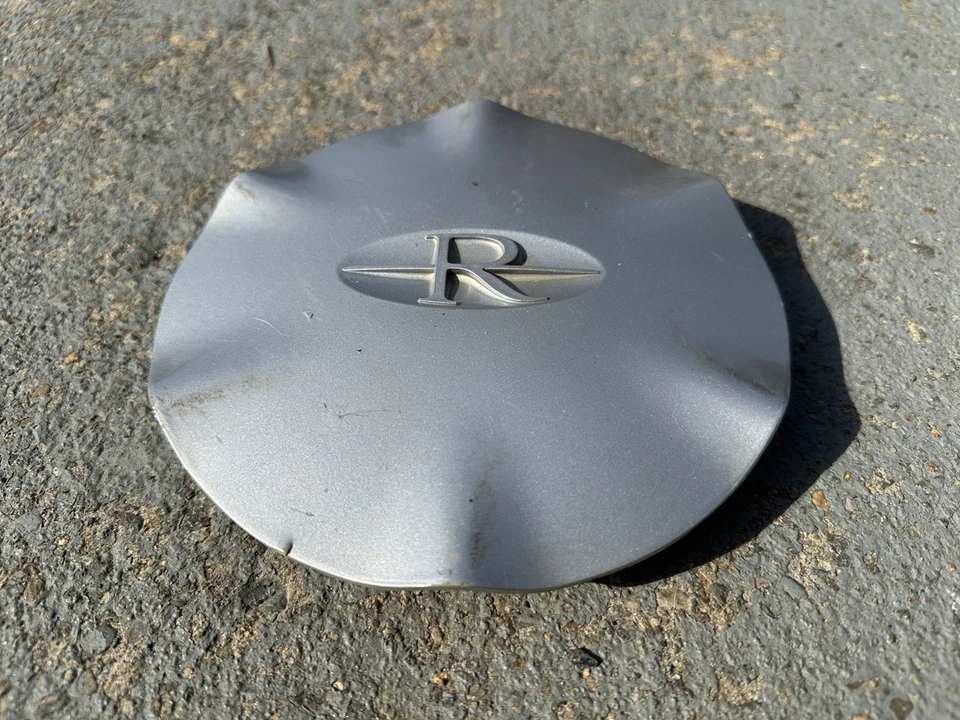 Tapacubos tapacubos plateada 95-99 Buick Riviera 16” OEM 25602312 Foto 2 de 4